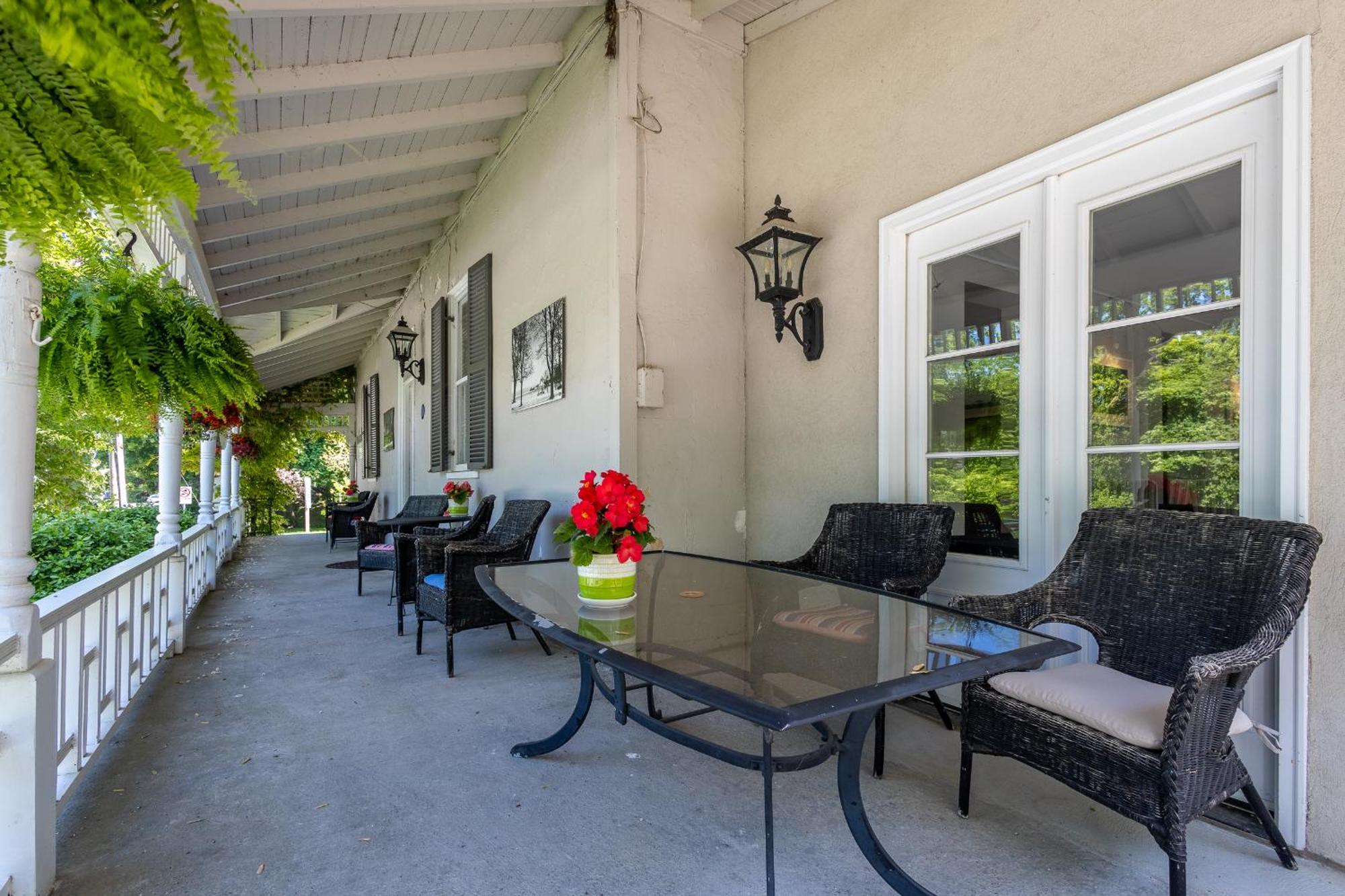 The Old Bank House Hotel Niagara-on-the-Lake Exterior photo