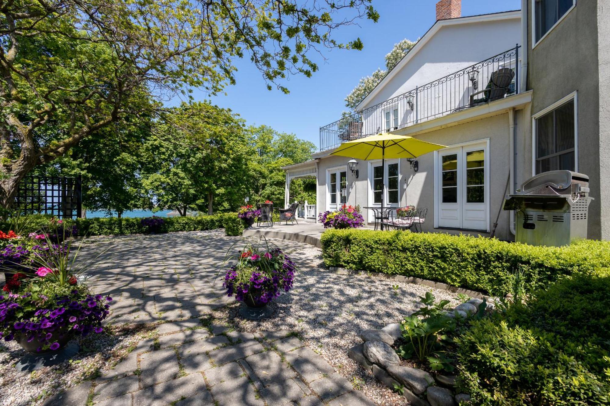 The Old Bank House Hotel Niagara-on-the-Lake Exterior photo